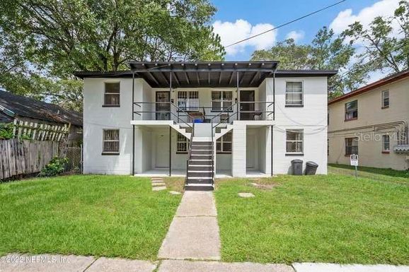 1343 W 15TH STREET