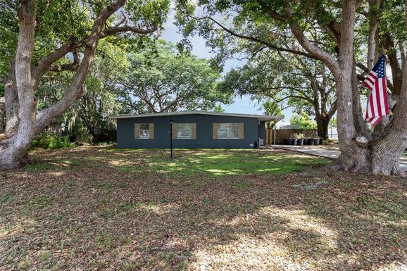 845 EDGEWATER CIRCLE