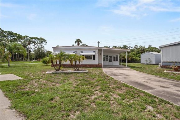 752 KNOTTY PINE CIRCLE