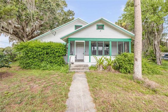 102 N BROOKS CIRCLE