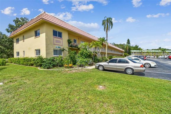 2003 GREENBRIAR BOULEVARD UNIT 8