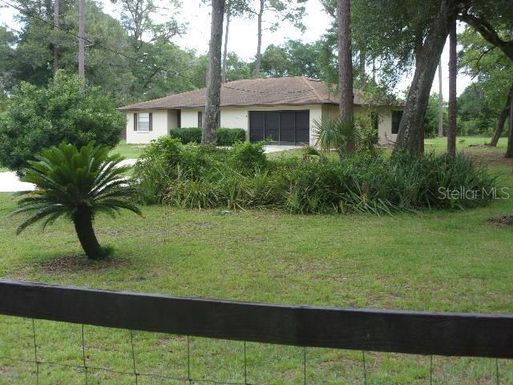 871 OAK TREE LANE