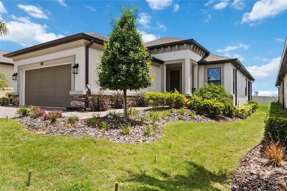 971 BRAEWOOD DRIVE