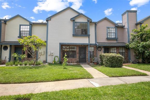 874 COMMONWEALTH COURT