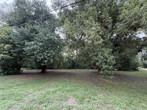 472 FOREST LAKE DRIVE