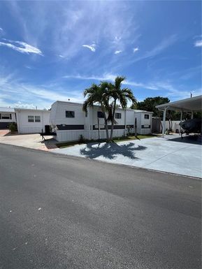 7950 STATE ROAD 78 W UNIT 152