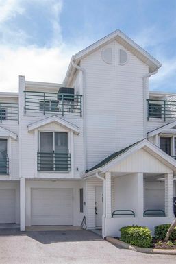 320 ISLAND WAY UNIT 207