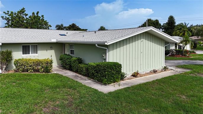 5585 PENDLEWOOD LANE