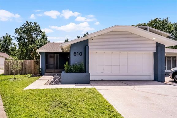 610 HUNTLY LANE