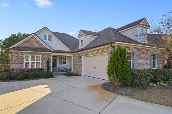 636 MEADOW LAKE DRIVE