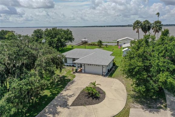 851 N LAKE REEDY BOULEVARD