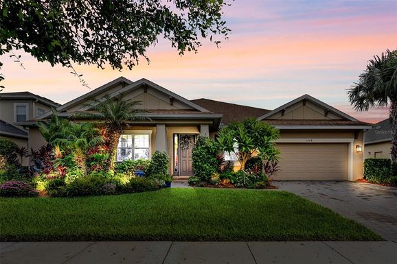 1208 FIELDSTONE CIRCLE