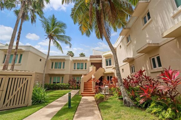 . LAKESIDE VILLAS UNIT D4