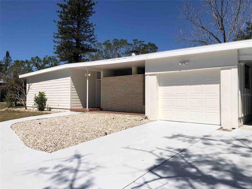 2753 VALENCIA DRIVE