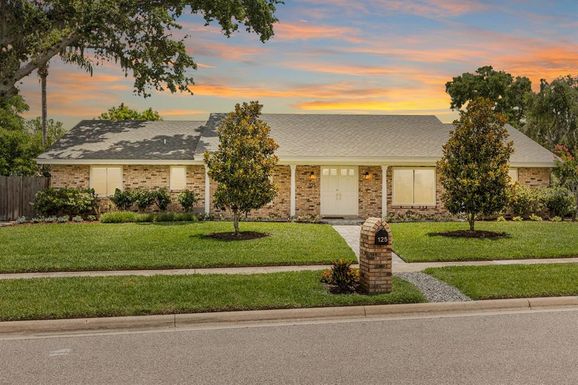 125 WHITE OAK CIRCLE