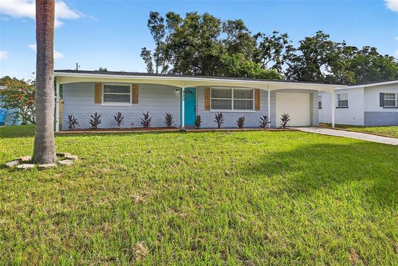 920 LAKESIDE DRIVE