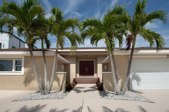 2504 HIBISCUS DRIVE W