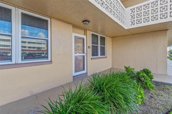 4915 BAY STREET NE UNIT 123