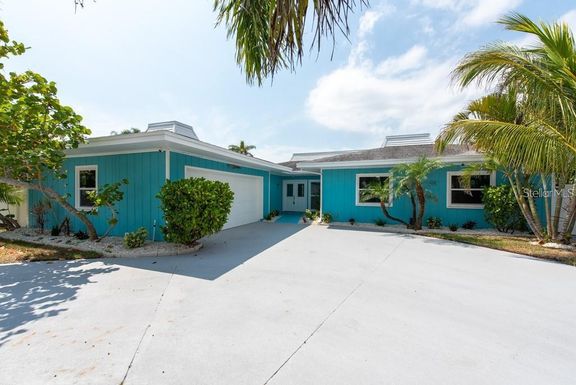 4643 BAY CREST DRIVE