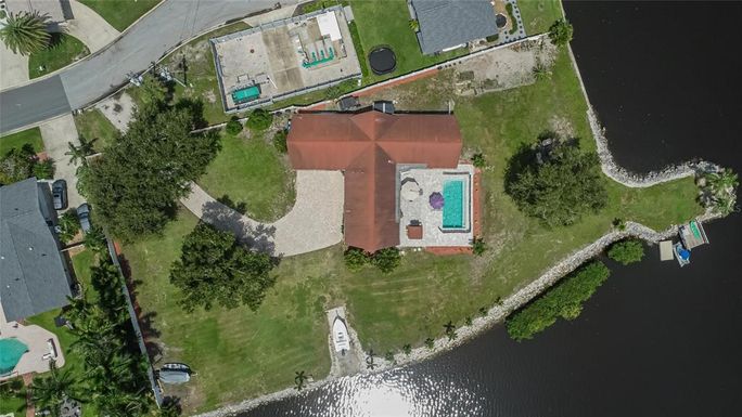 853 SEACREST DRIVE