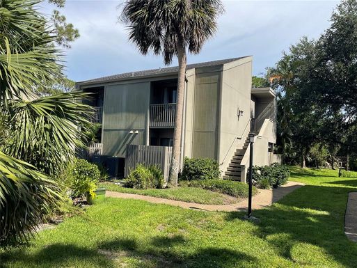 121 WOODLAND PL UNIT 121