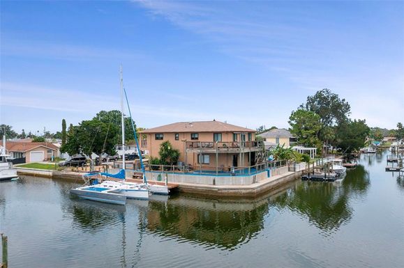 13838 SOMMERS AVENUE