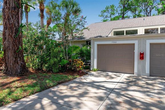 7922 PINEGROVE COURT UNIT 15