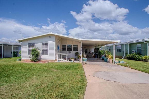712 CARRIAGE LANE