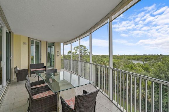 385 N POINT ROAD UNIT 404