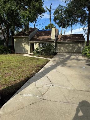 2004 WOOD HOLLOW PLACE