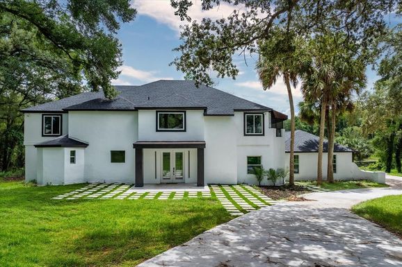 305 SWEETWATER CLUB CIRCLE