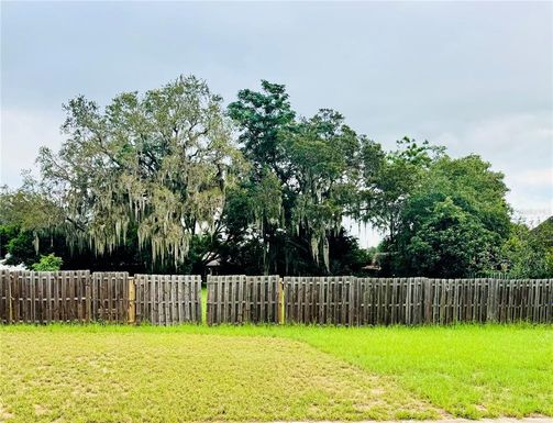E LAUREL AVENUE
