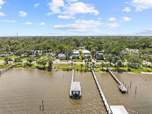 1318 RIVERSIDE DRIVE