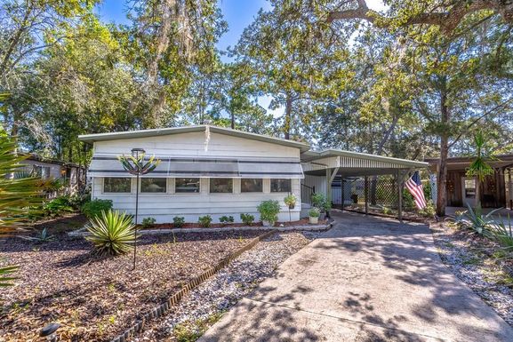 616 WOODLAND COURT