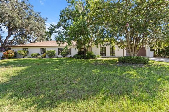 827 SW KINGS BAY DRIVE