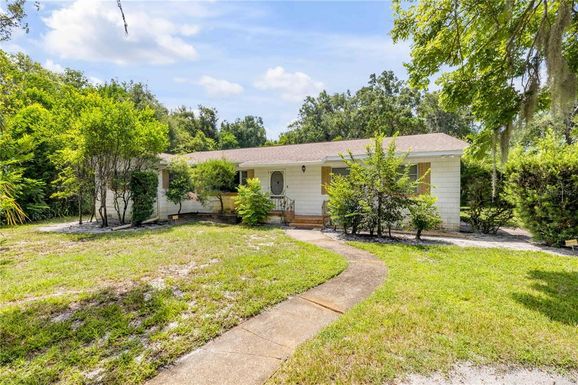 221 DELESPINE DRIVE