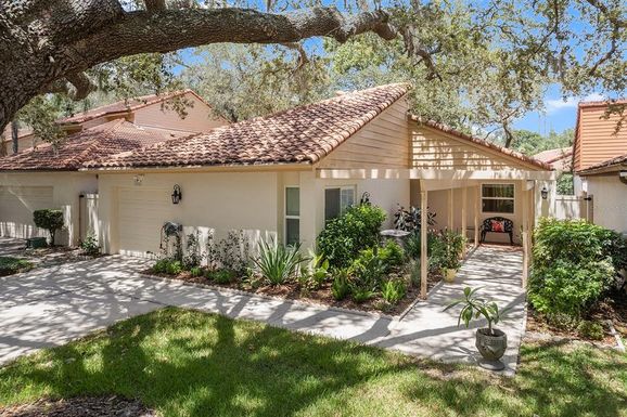 1054 W PEBBLE BEACH CIRCLE