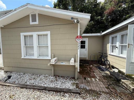 327 NW 15TH TERRACE UNIT Studio