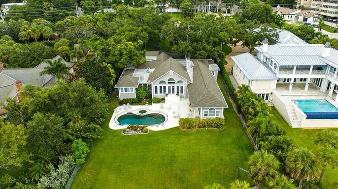 228 BLUFF VIEW DRIVE