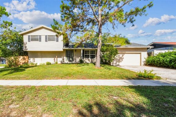 2214 KINGSWOOD LANE