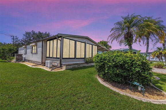 517 LA PLAYA CIRCLE