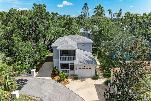 516 HOWARD COURT