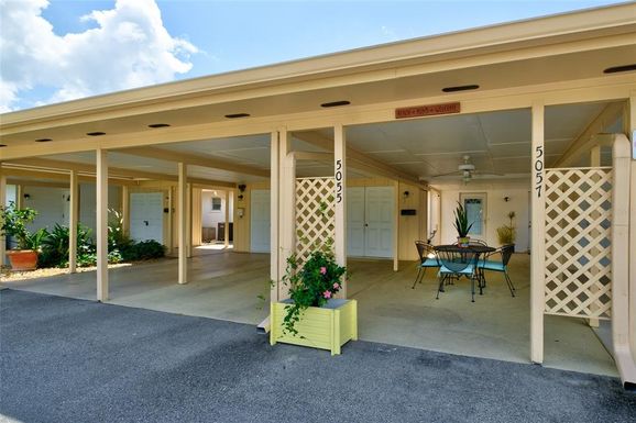5055 LIVE OAK CIRCLE