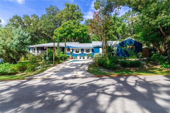 560 SE LIVE OAK AVENUE