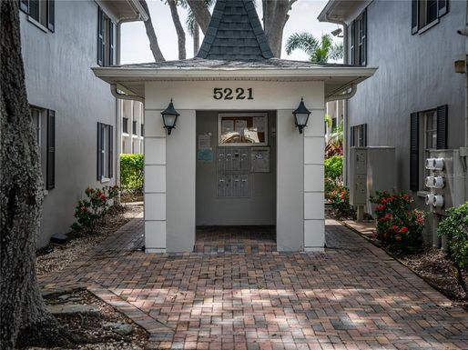 5221 BAYSHORE BOULEVARD UNIT 30