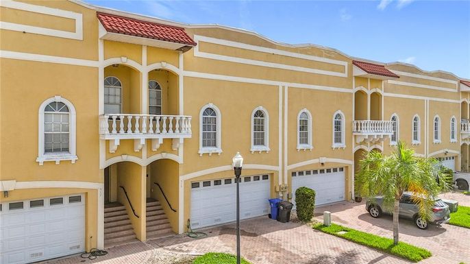 515 VILLA TREVISO COURT