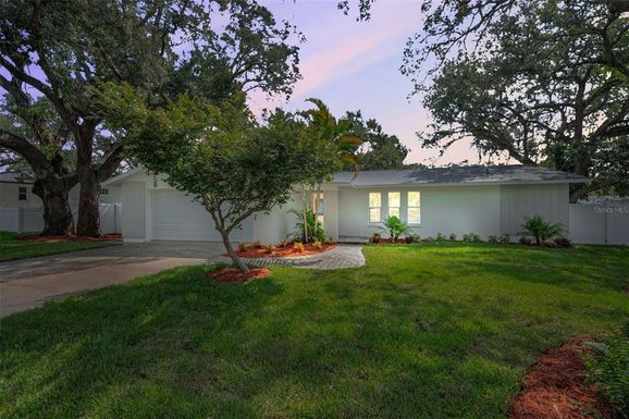 908 HIGHVIEW DRIVE