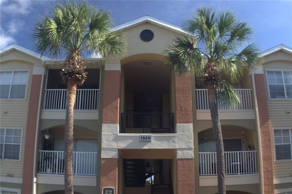 1920 SUMMER CLUB DRIVE UNIT 300