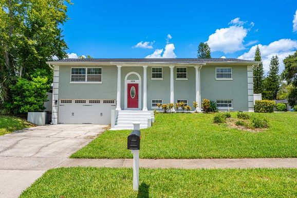 504 TEAKWOOD DRIVE
