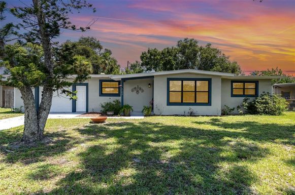 1104 GREENWOOD WAY